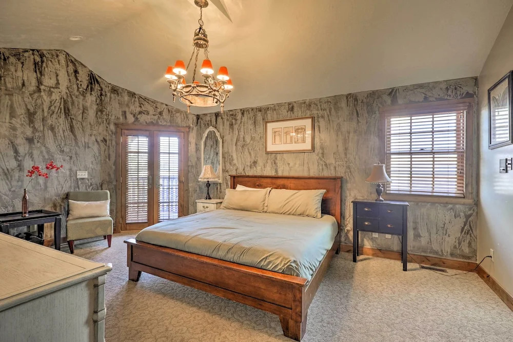 Luxurious Cedar City Getaway: 32 Mi to Brian Head!