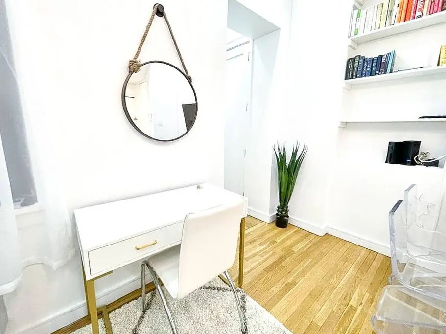 62-2b Renovated 1BR in Prime Upper East Side