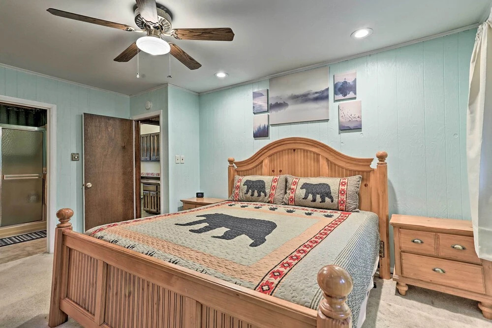 Blakeslee Hideaway w/ Lake Access: 3 Mi to Ski!