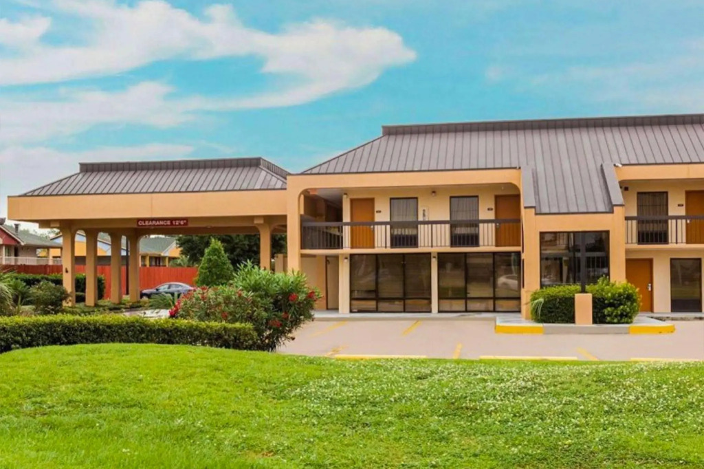 Motel 6 Baton Rouge East, LA I12