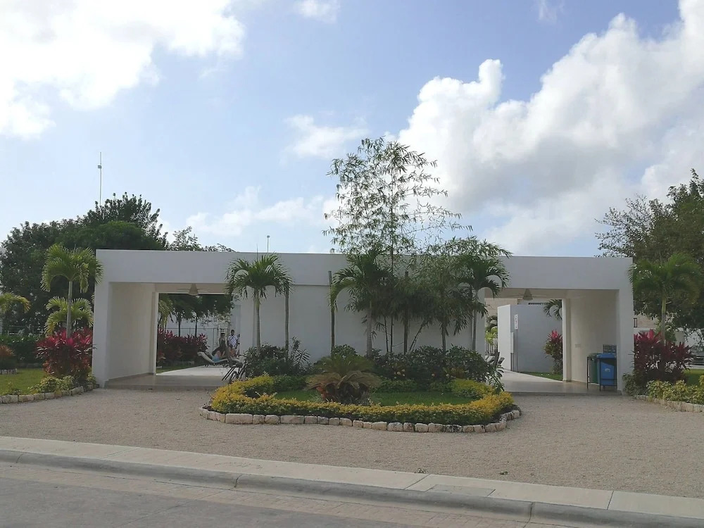 Grace Hauzz By Perlitas Home