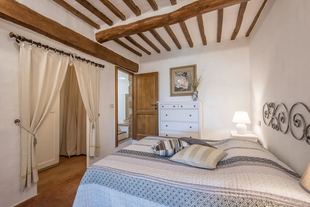 Apartment in the Heart of Radicondoli With Views Over the Hills and Wi-fi
