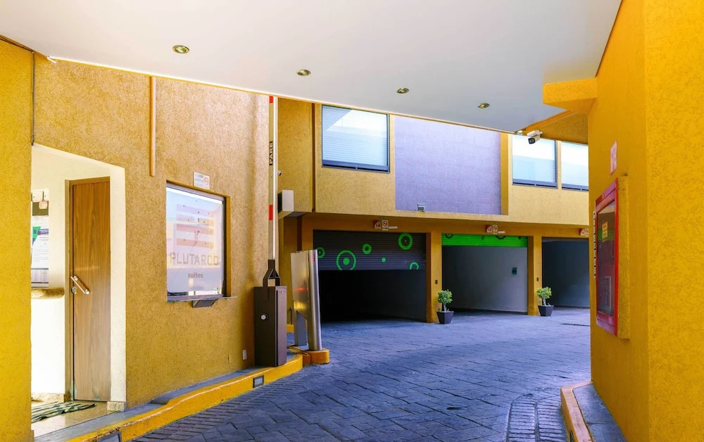 Plutarco Suites