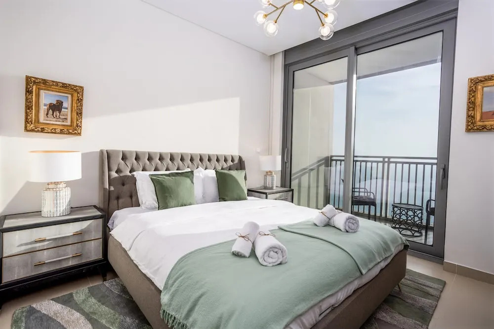 Waves - Sea View Luxury 3 Bedroom Apartment With Balcony