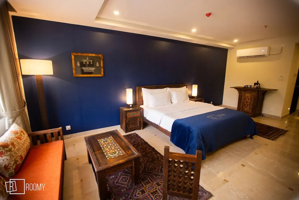 Roomy Signature Hotel