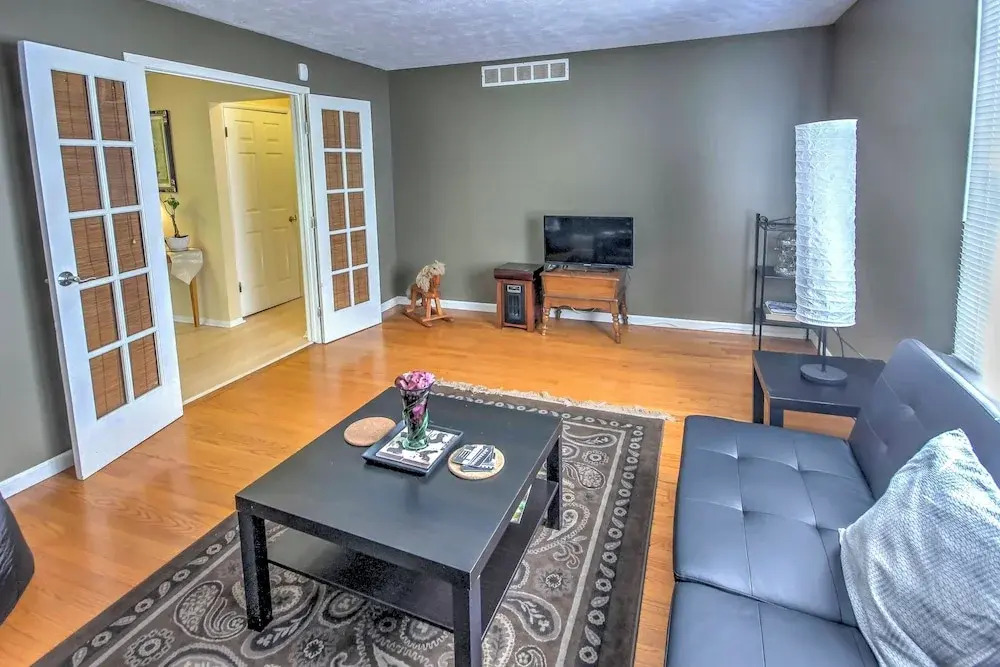 Private Plymouth Hideaway - 13 Miles to Ann Arbor!
