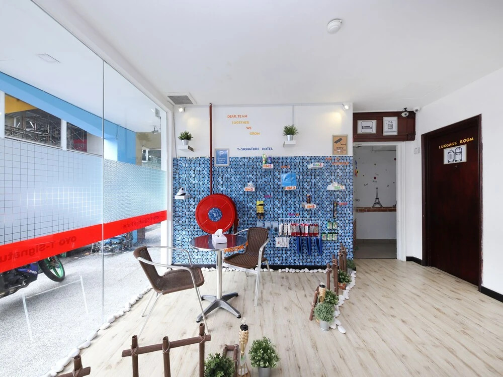 OYO 43963 T Signature Hotel