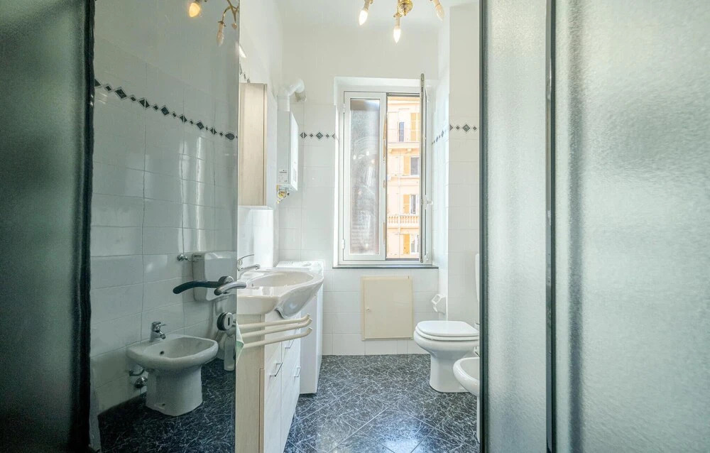 Amazing Apartment in Genova With Wifi and 2 Bedrooms