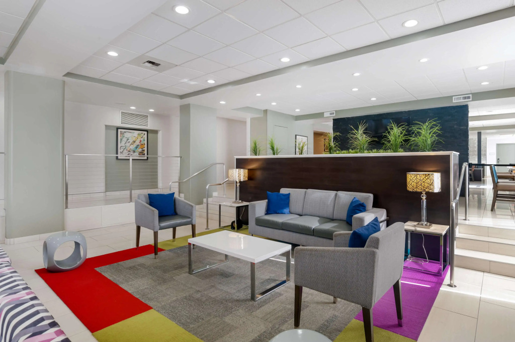 Best Western Plus Commerce Hotel