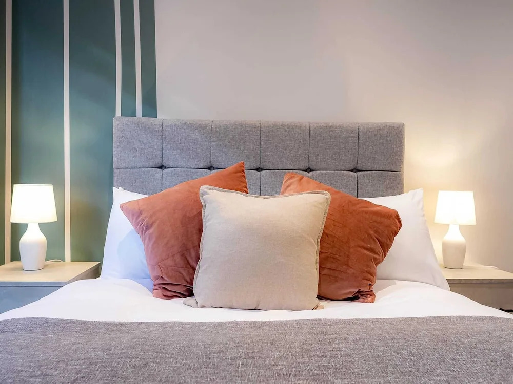 Broadway Market Beauty Three-bedroom by Sojo Stay