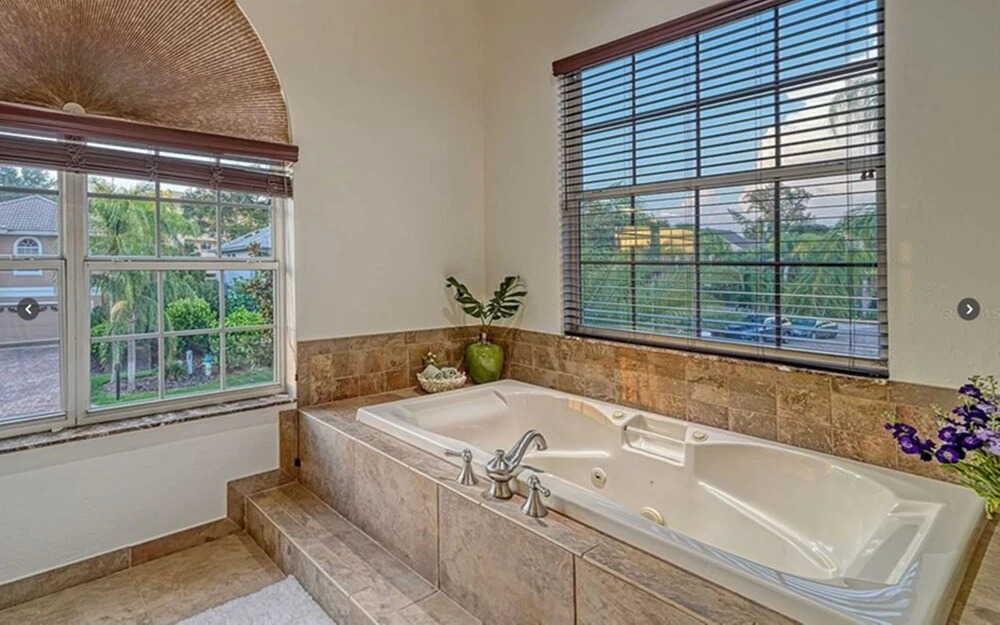 1200 Tree Bay