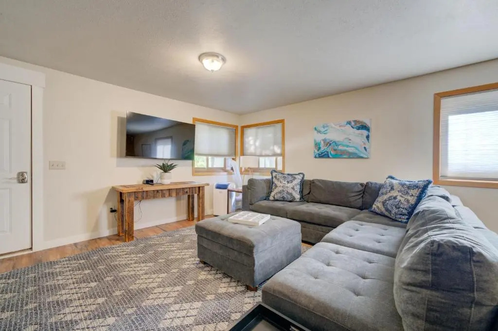 3 bedroom remodeled apt, 4 blocks from downtown