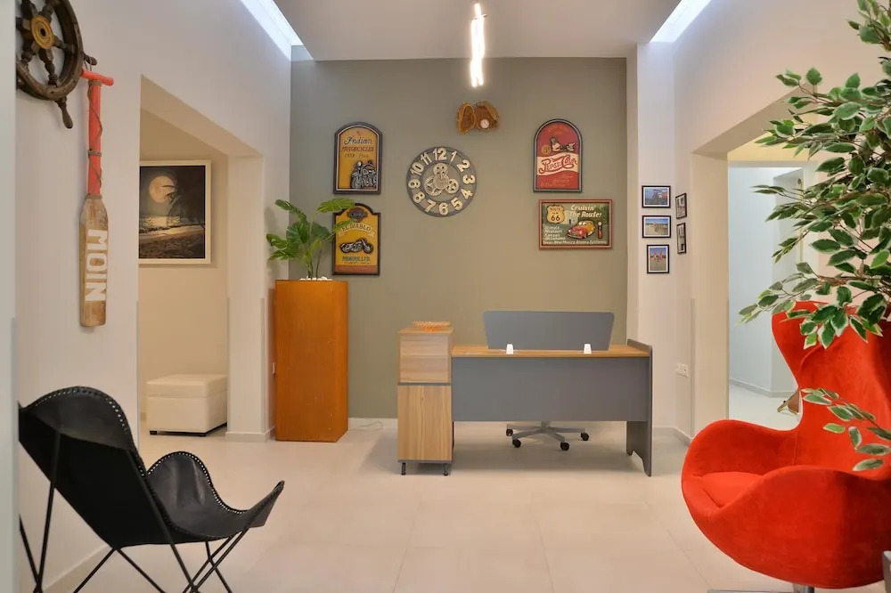 Alekos Apartments 2 Netflix, Self Check-In