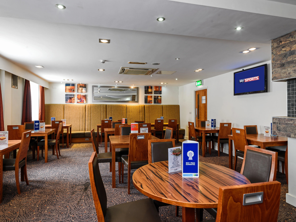 Holiday Inn Express London Gatwick - Crawley by IHG