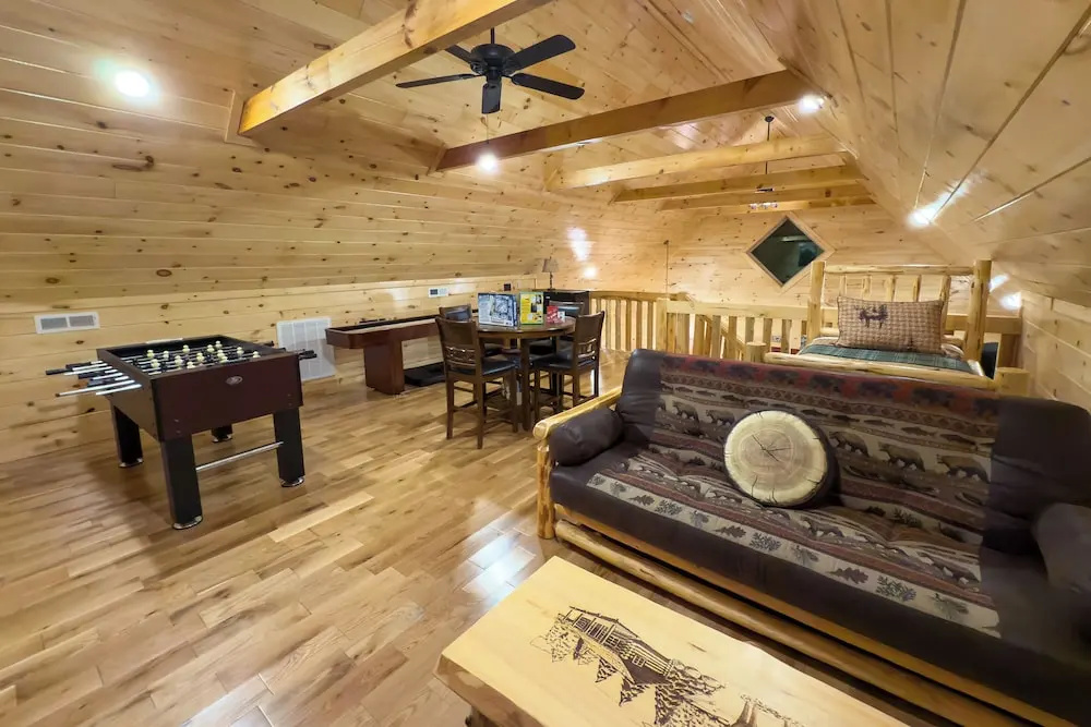 Gatlinburg Mountain Cabin: 4 Mi to National Park