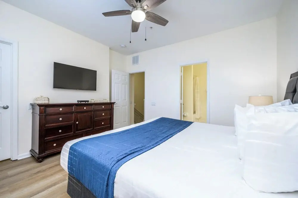 New Listing, Beautiful Townhome, Vista Cay - 4014