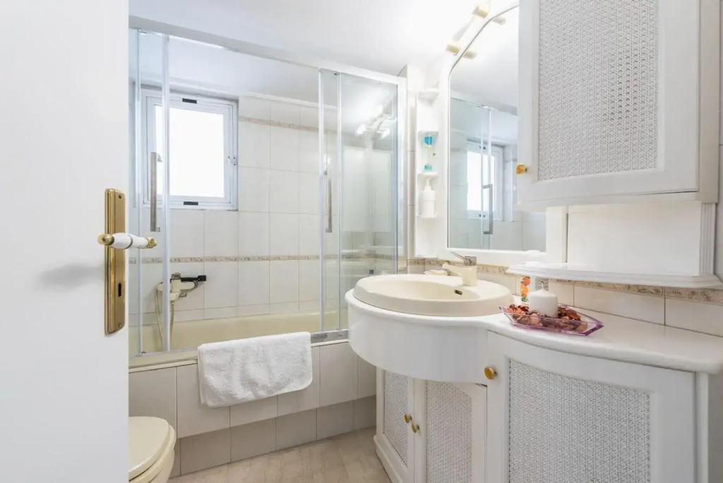 Glyfada Lux Olive Suites - Aura & Glow