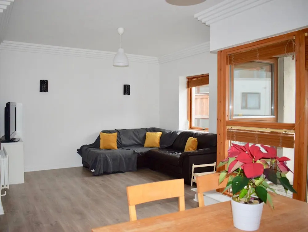 Modern 2 Bedroom Ifsc in Spencer Dock