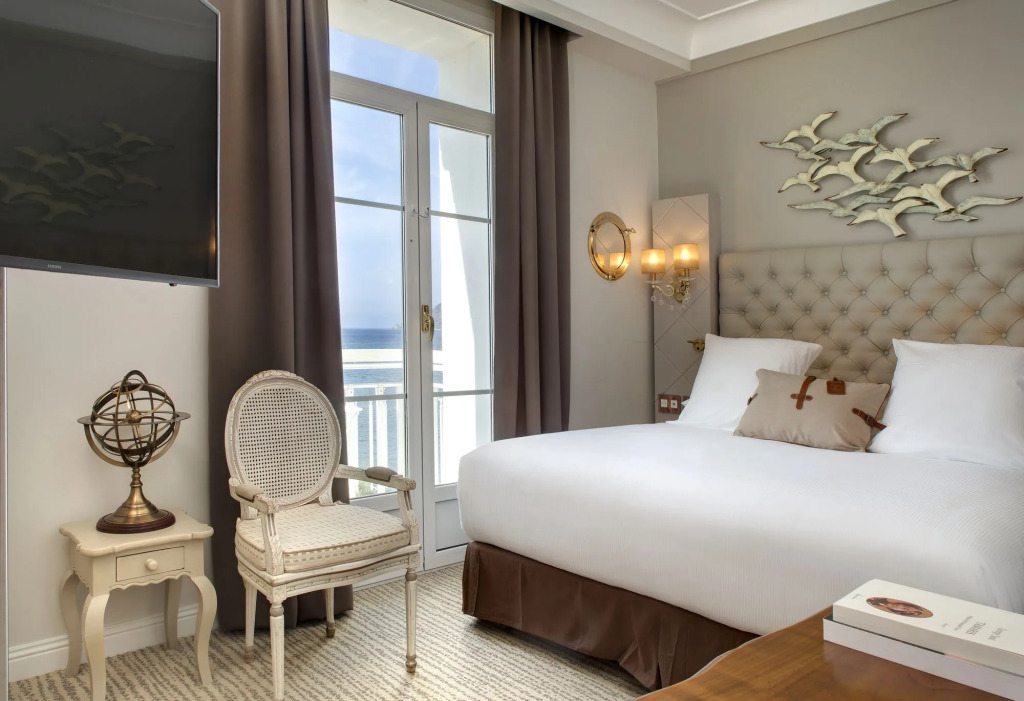Grand Hotel Des Sablettes Plage, Curio Collection By Hilton