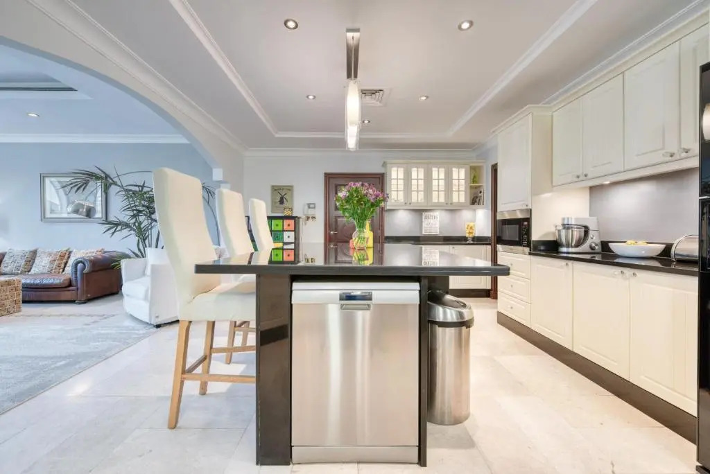 Maison Privee - Glamourous Beachfront Villa on The Palm w/ Pool
