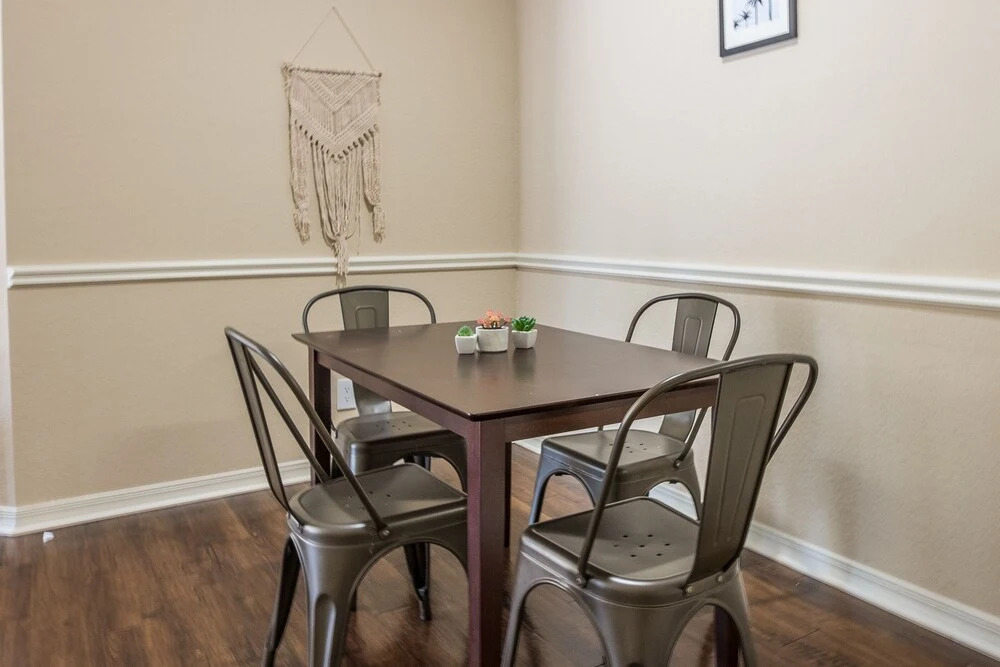 1 BR and 2 BR Jacksonville Beach Apt with Parking by Frontdesk