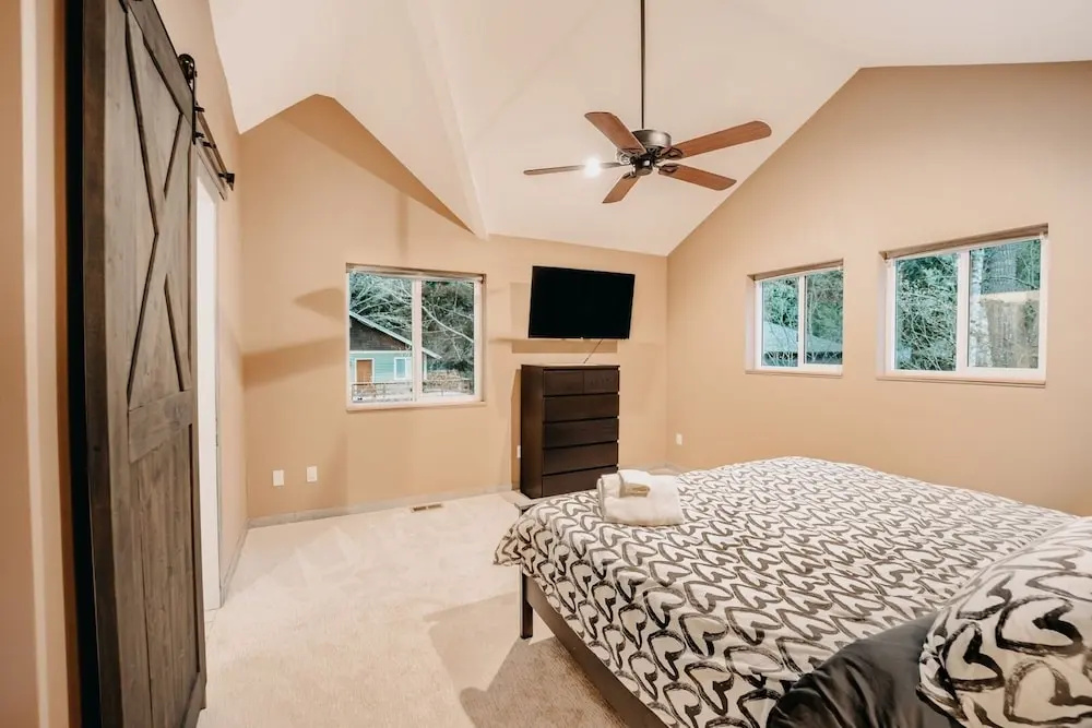 02gs - Hot Tub - Wifi - D/w - W/d - Sleeps 8 2 Bedroom Home by RedAwning
