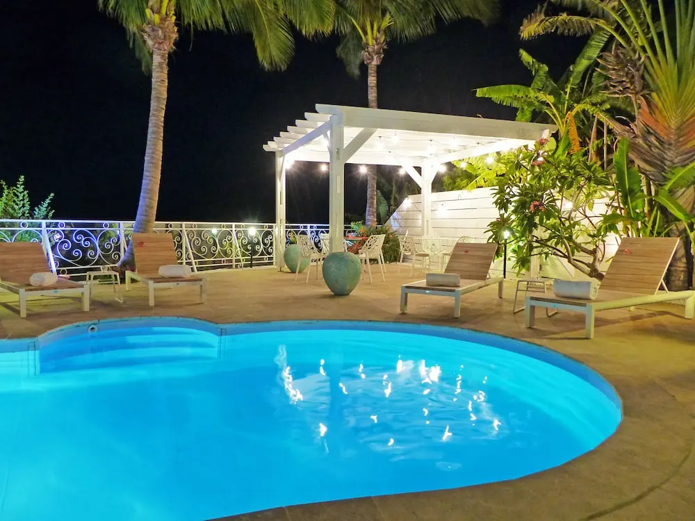 LA BOHEME, résidence de 5 appartements avec piscine, vue océan, Petite Ile