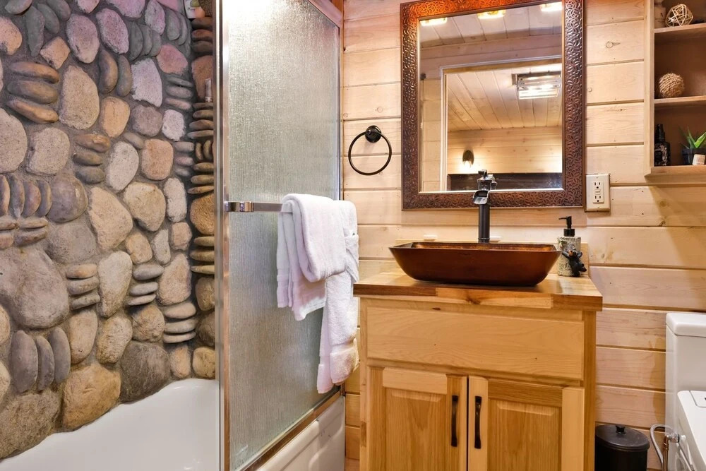 2031-fox Lodge 5 Bedroom Home by RedAwning
