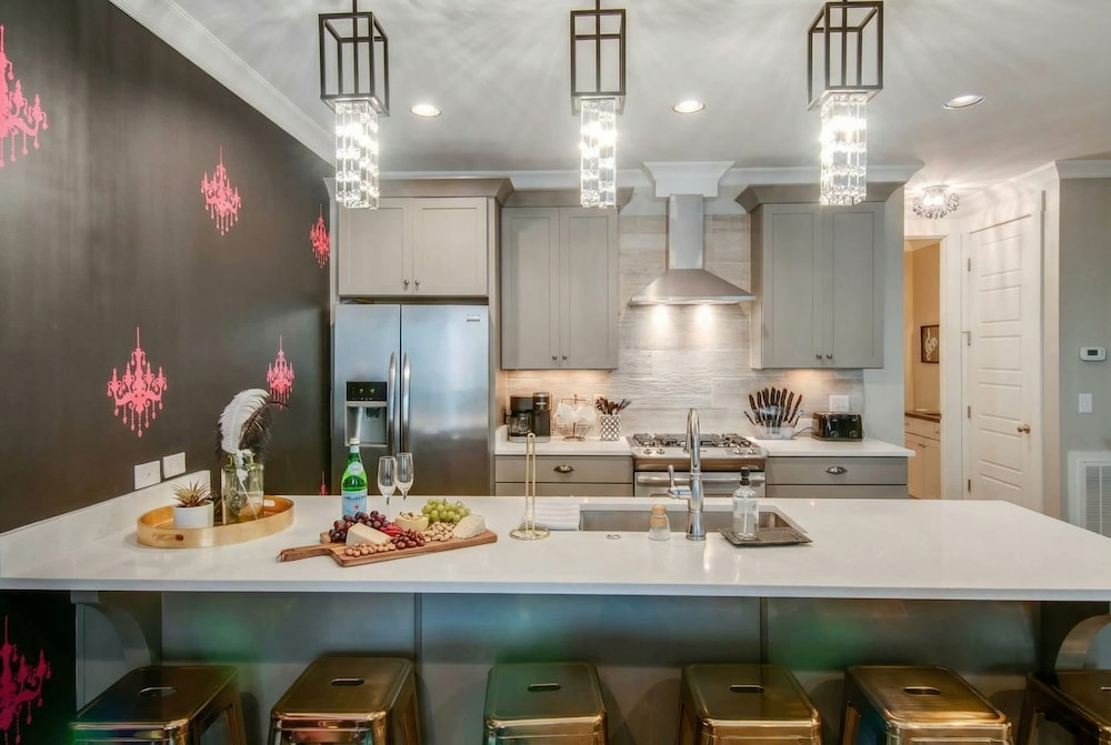 Close to the Gulch - Book Today