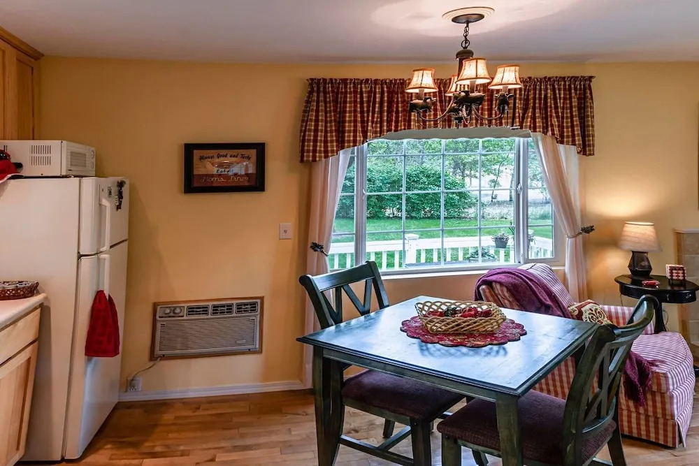 Romantic Rogue River Cottage ~ Near Del Rio Winery