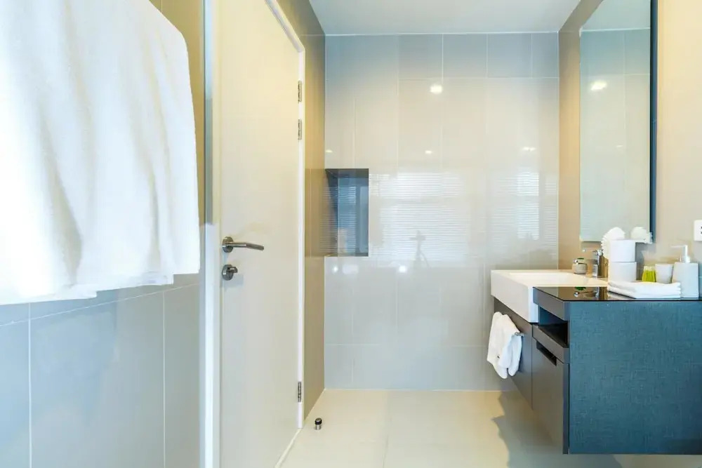 D252 - Patong Sea-view Apartment With 2 Pools Near Beach and Nightlife
