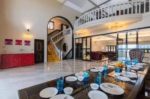 Villa Dazzle by StayVista - Unwind in a Mountain-City View Villa with a Terrace Pool