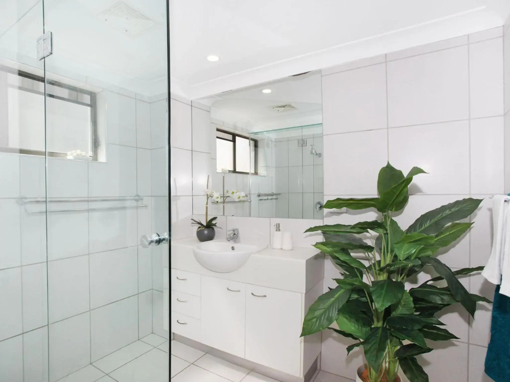 Windmill 4 - Two Bedroom Beachside Apartment on Parkyn Parade!