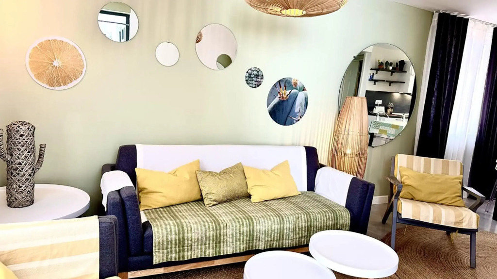 Les Cerisiers - NEW Beach Apartment with Pool, Centrally Located in Flic-en-Flac