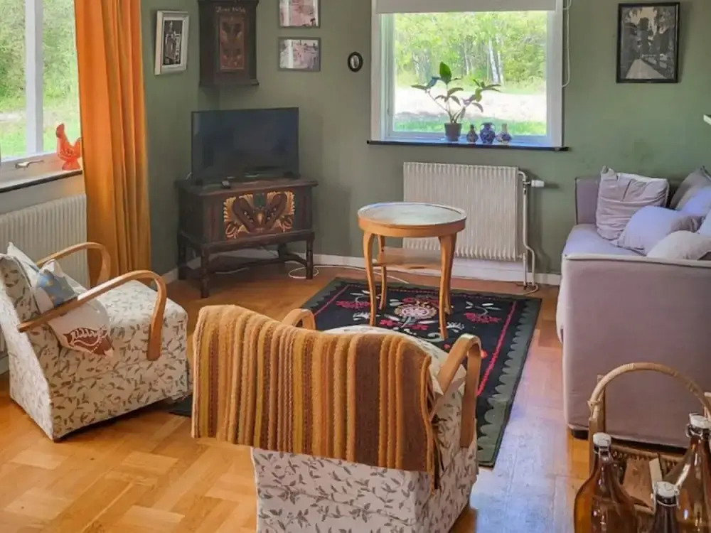 Cozy Getaway Near Forest and Lake