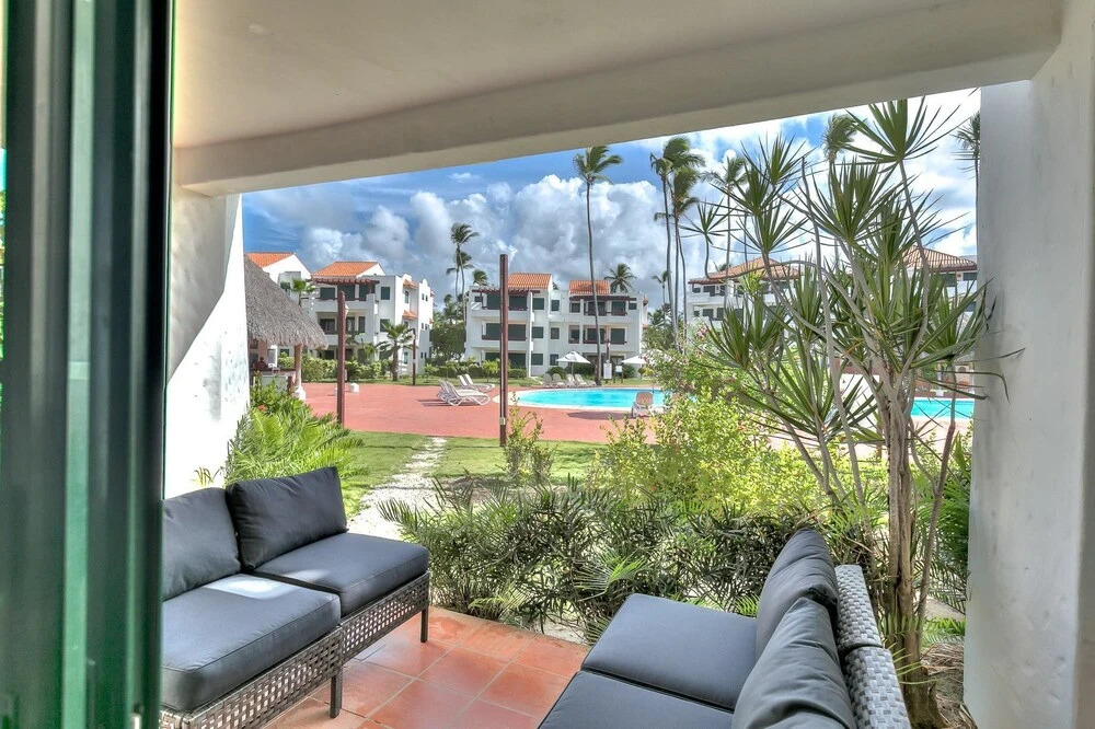 Lovely Apartment With Direct Pool Access