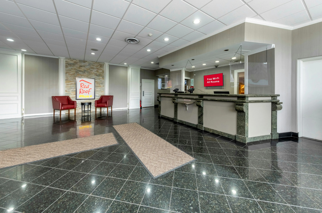 Red Roof Inn PLUS Woodbridge - Carteret