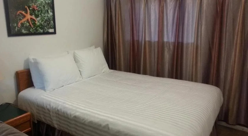 Edgewater Motel