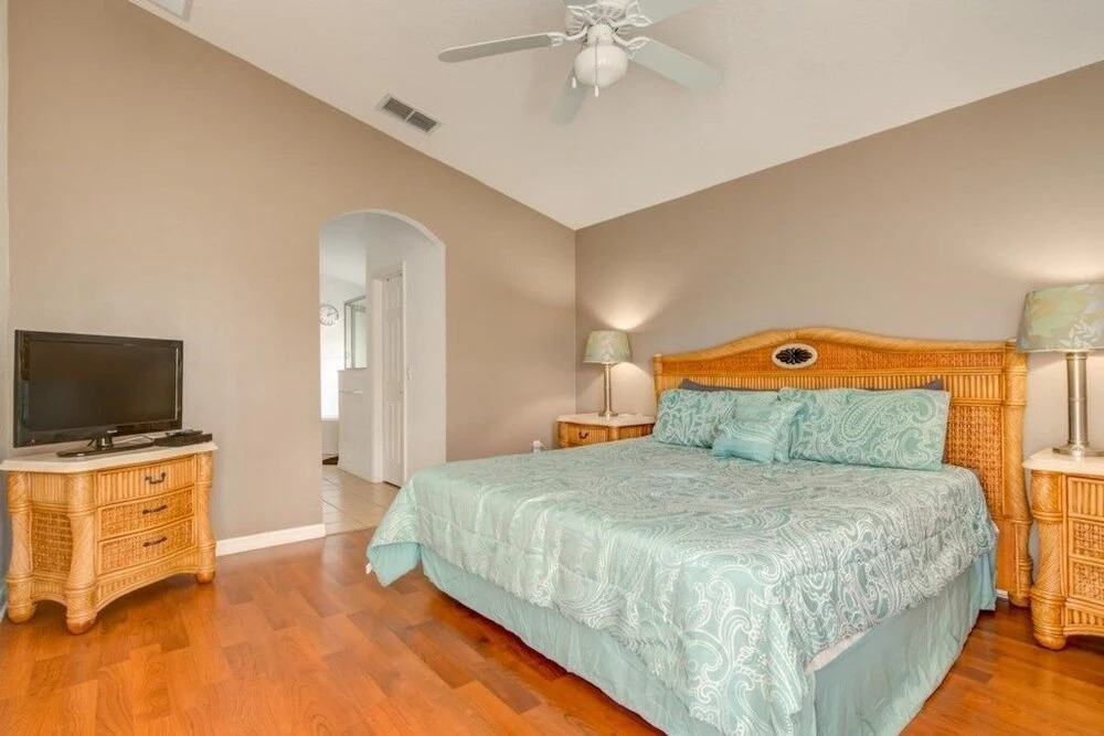 Lovely Lake 20 Min To Disney Large Pool! 4 Bedroom Home