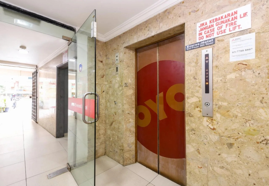 OYO 334 Everest Hotel