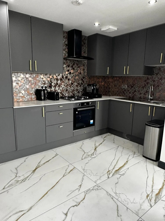 Luxurious two Bedrooms Apartment Slough
