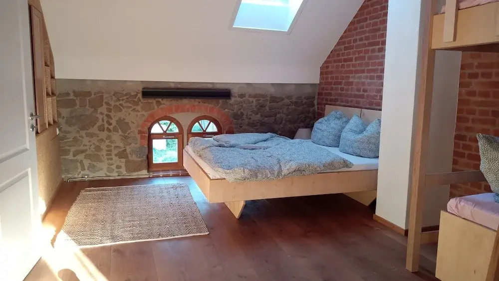 HexenburgbeiDresden Maisonette über 2 Etagen mit 4 Schlafzimmern, Kamin, Terrasse und Faßsauna, Nähe Sächsische Schweiz