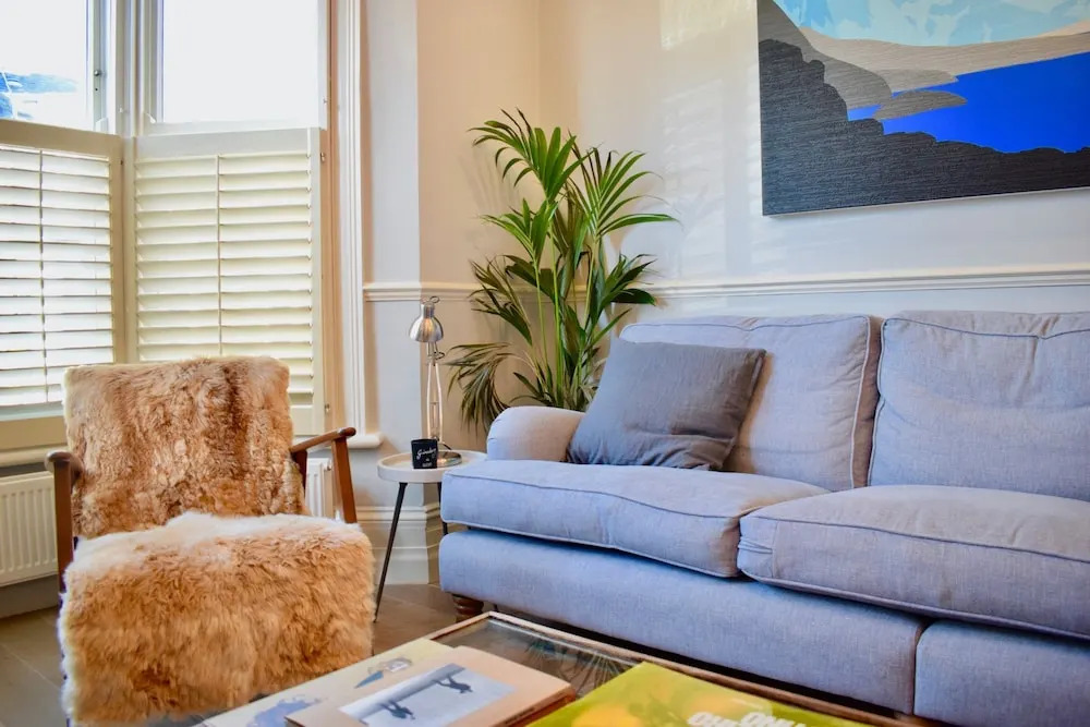 Artistic 3 Bedroom London Home With Garden