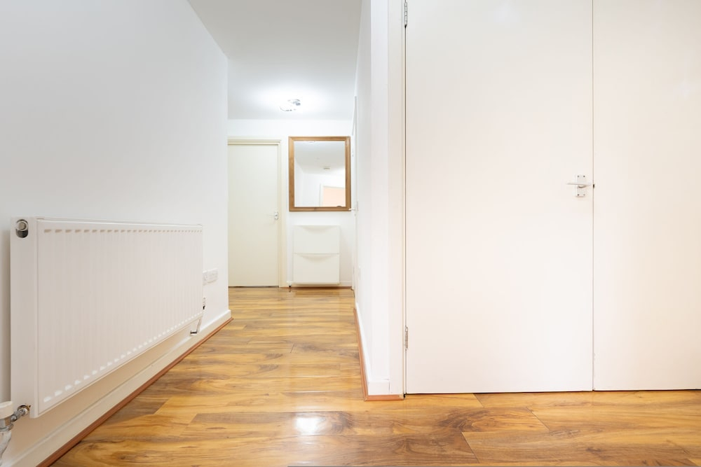 LUX Woolwich Flat 2 Stops to Canary Wharf