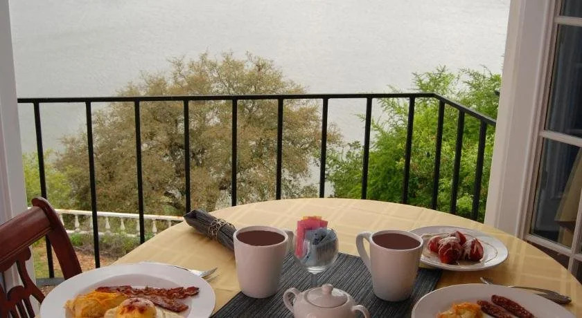 Lakehouse Bed and Breakfast