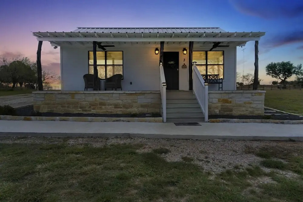 Charming Romantic Cabin 2 Miles From Wineries!
