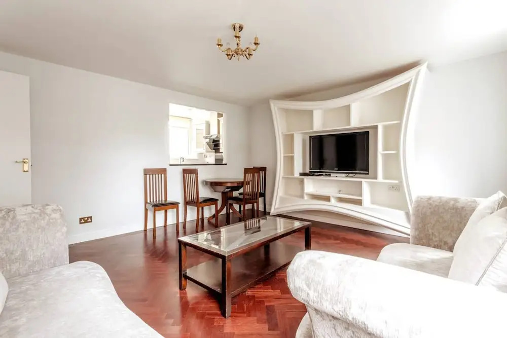 Spacious Holborn Apartment Close to Tube