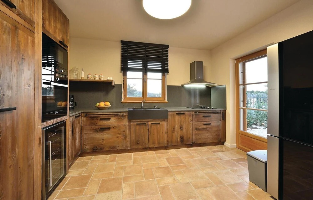 Amazing Home in Jadrija with Hot Tub, Sauna & 4 Bedrooms