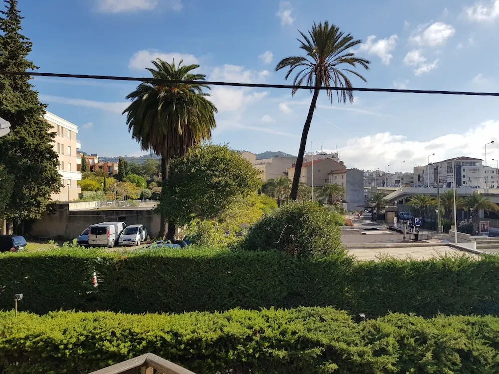 Welcome to Cannes - GALIENNI 3