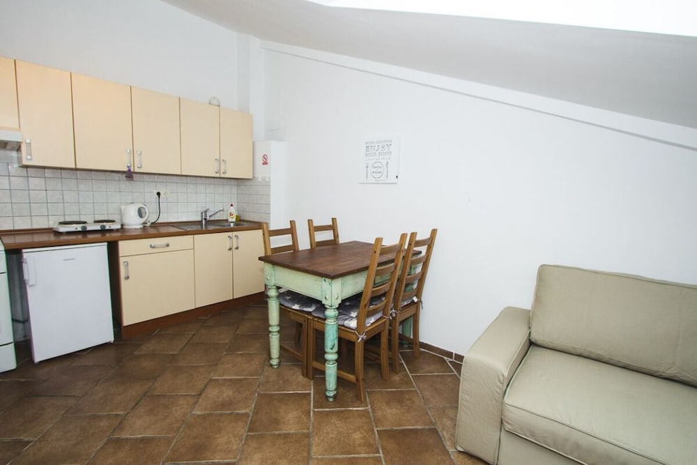 Jerry & Olis Apartments